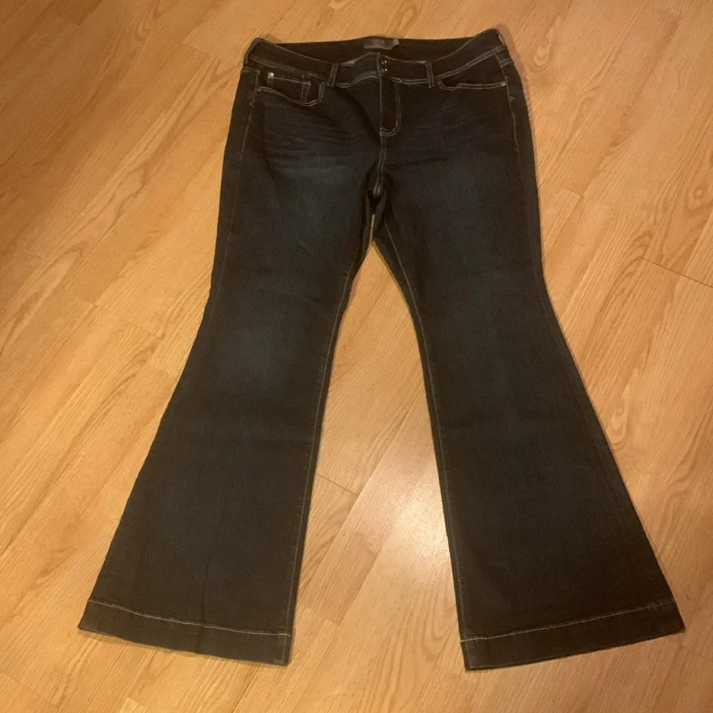 Torrid Mid-Rise Flair Jeans - Picture 2 of 8